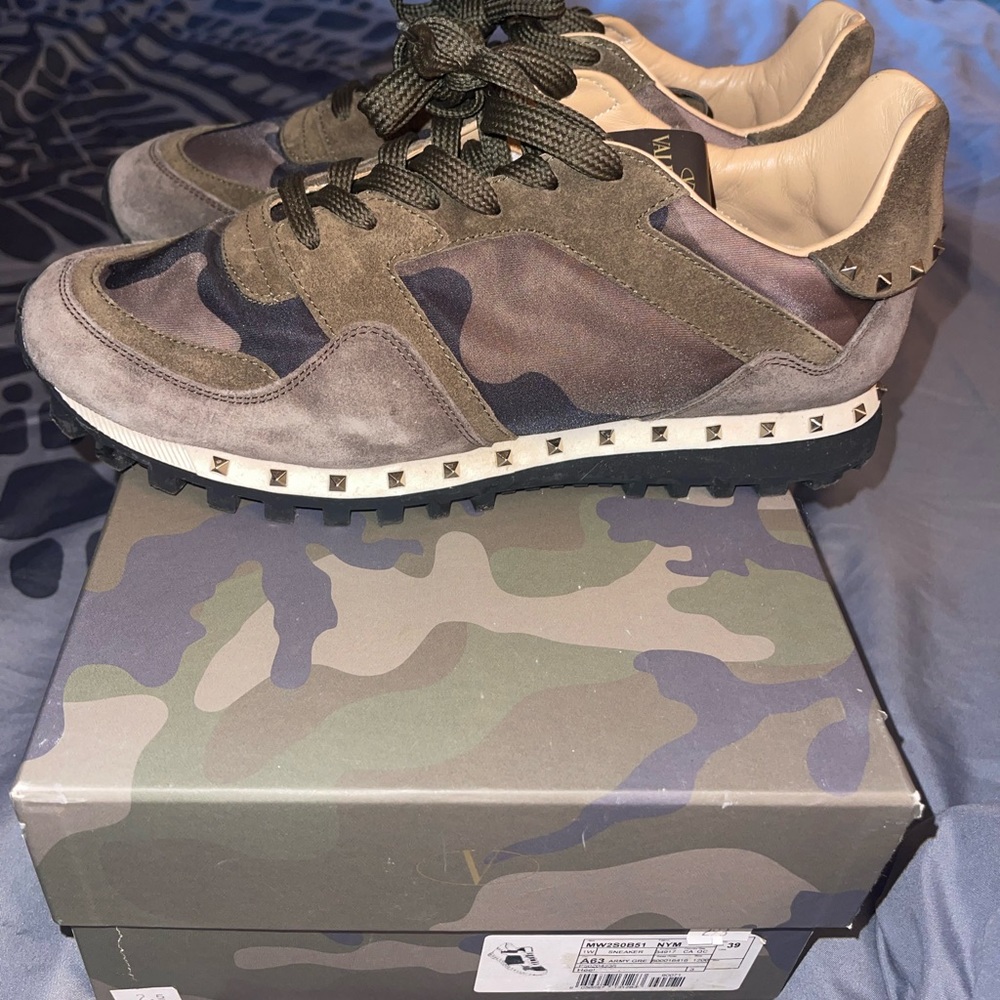 Woman’s Valentino Camouflage sneakers size 39 EU